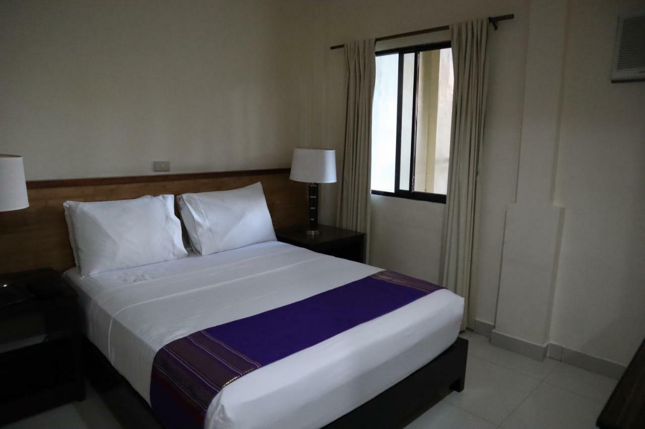 Domicilio Lorenzo Davao Stadt Exterior foto