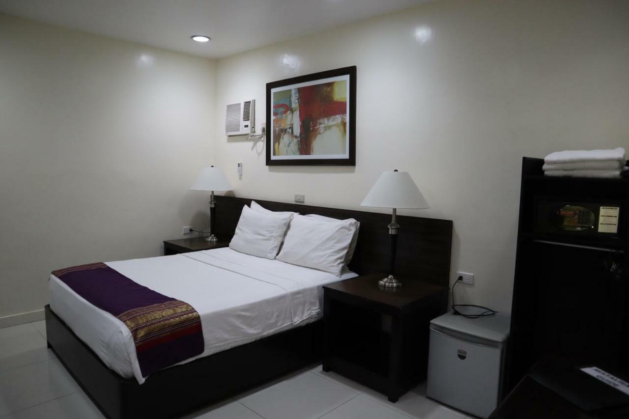 Domicilio Lorenzo Davao Stadt Exterior foto
