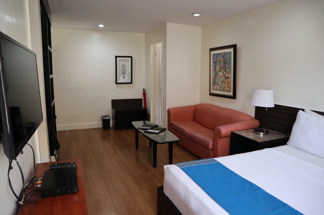 Domicilio Lorenzo Davao Stadt Exterior foto