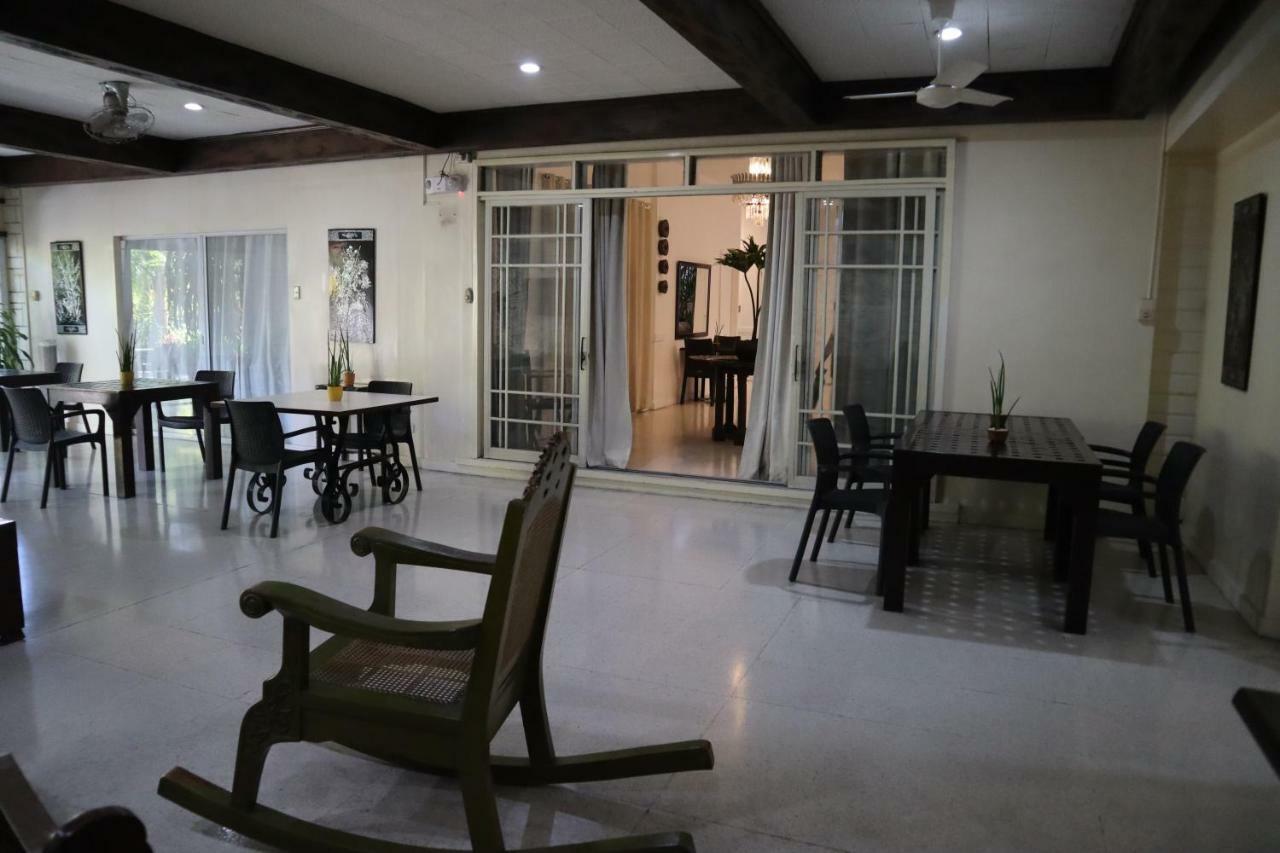 Domicilio Lorenzo Davao Stadt Exterior foto
