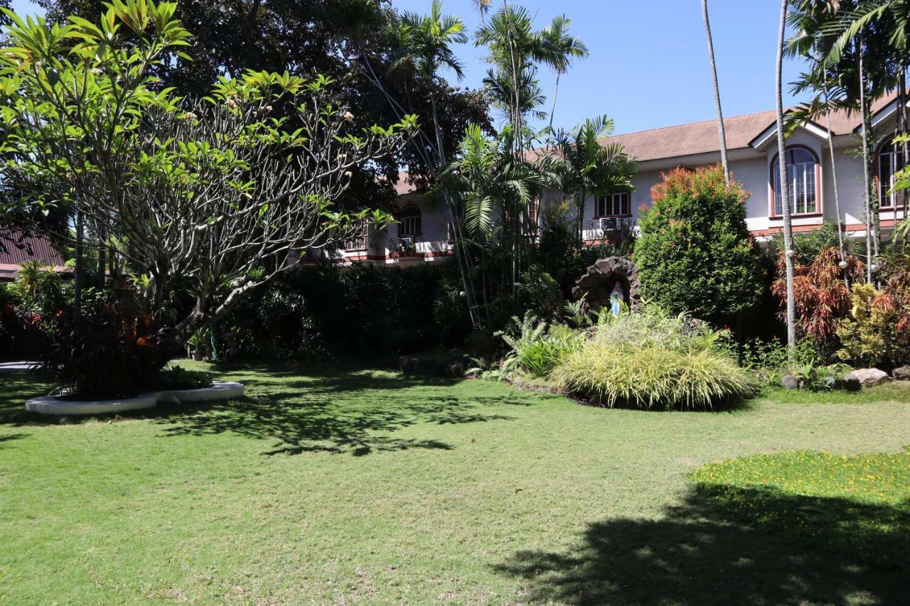 Domicilio Lorenzo Davao Stadt Exterior foto