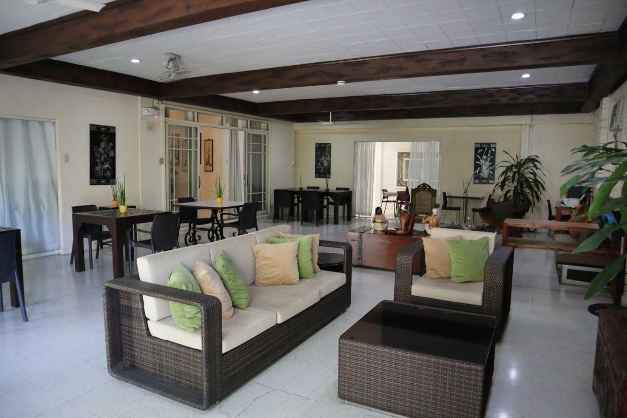 Domicilio Lorenzo Davao Stadt Exterior foto