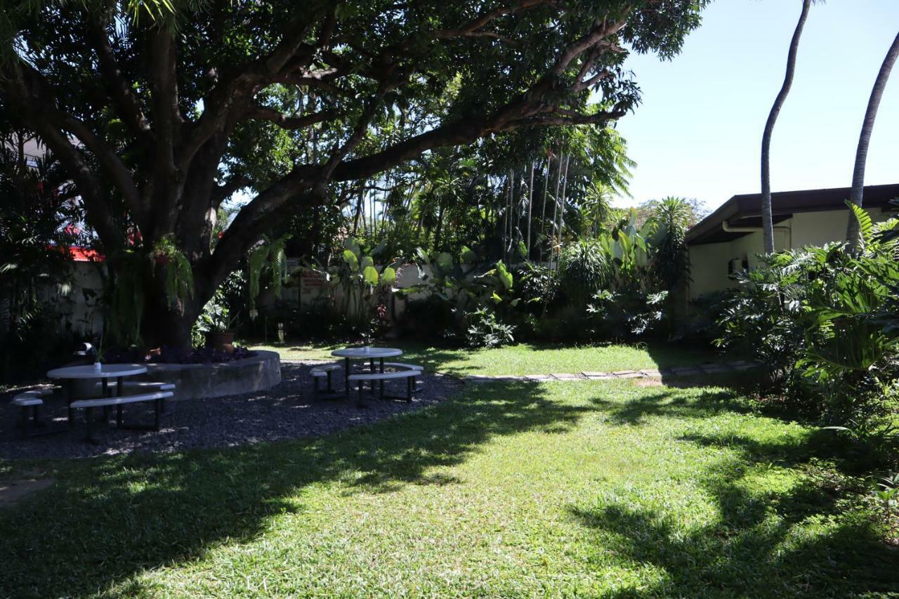 Domicilio Lorenzo Davao Stadt Exterior foto